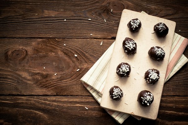 Comment la consommation de chocolat noir peut-elle influencer positivement la santé mentale et quels sont les critères pour choisir un produit de qualité?